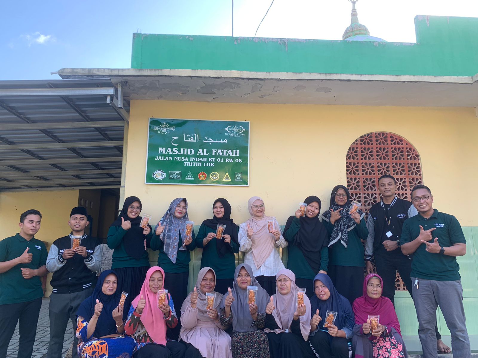 Pemanfaatan Limbah Kulit Bawang Putih Sebagai Olahan Makanan Keripik Dengan Ibu-Ibu Sekitar Masjid Al-Fatah